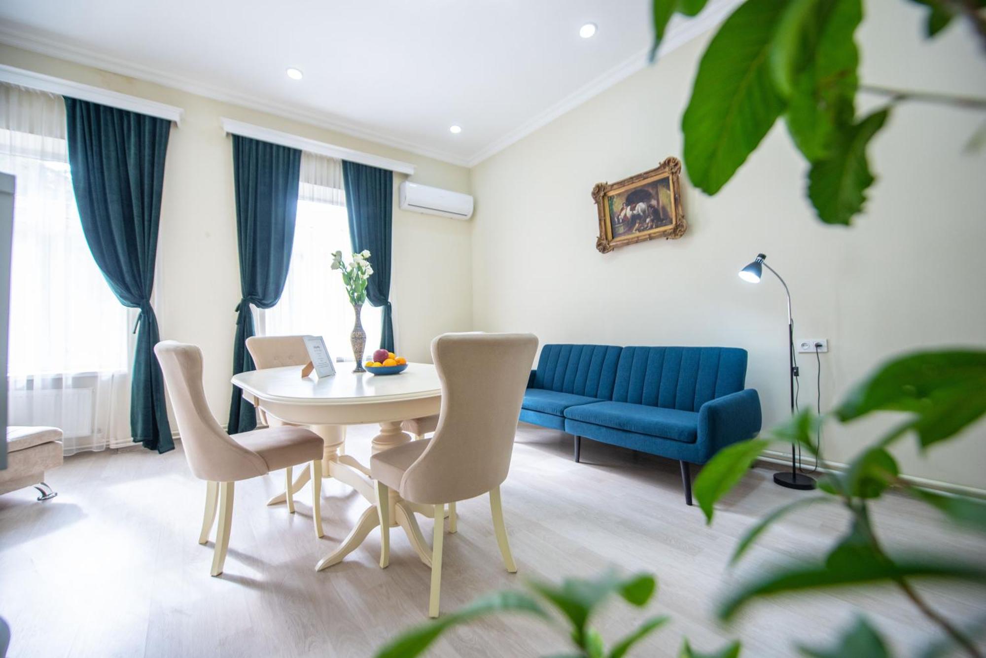 Old Town-Booking Apartment Тбилиси Екстериор снимка