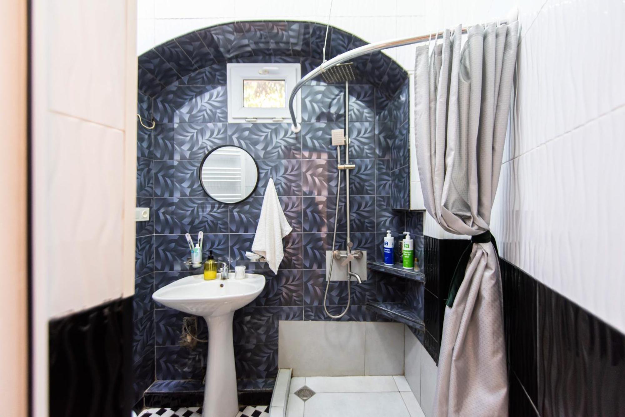 Old Town-Booking Apartment Тбилиси Екстериор снимка